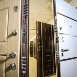 Jak opláštit dveře laminátem: kompletní povrchová úprava, sklony pro kutily a fotografie v interiéru